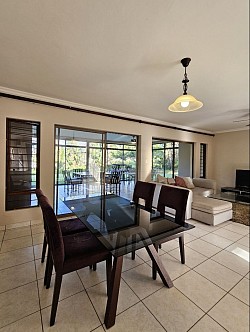 Lounge/dining