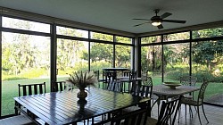 Dining/entertainment